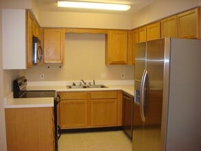 Building Photo - 1042 Chinook St