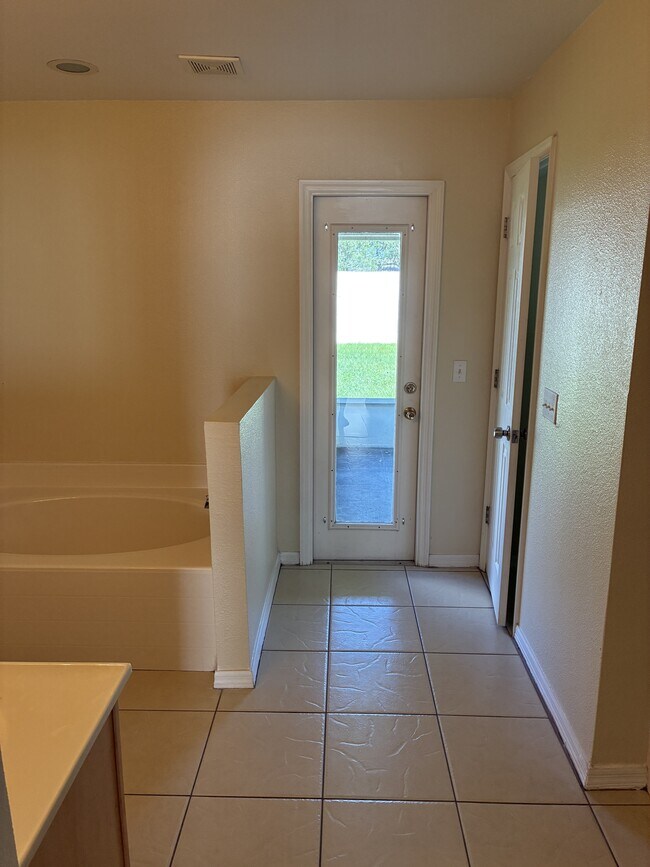 Foto del edificio - 1826 Ashton Park Pl