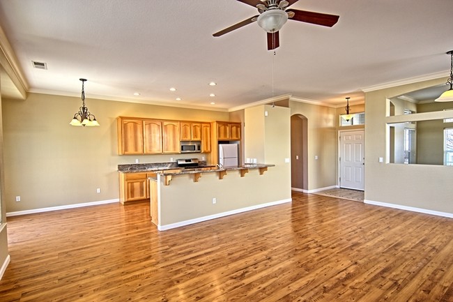 Building Photo - 3BD/2BA Home *$500 Move in special*