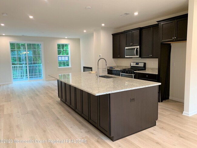 Building Photo - 302 Arose Ln