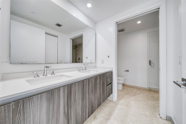 Foto del edificio - 488 NE 18th St