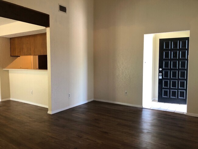 Foto del edificio - 6505 Hart Ln