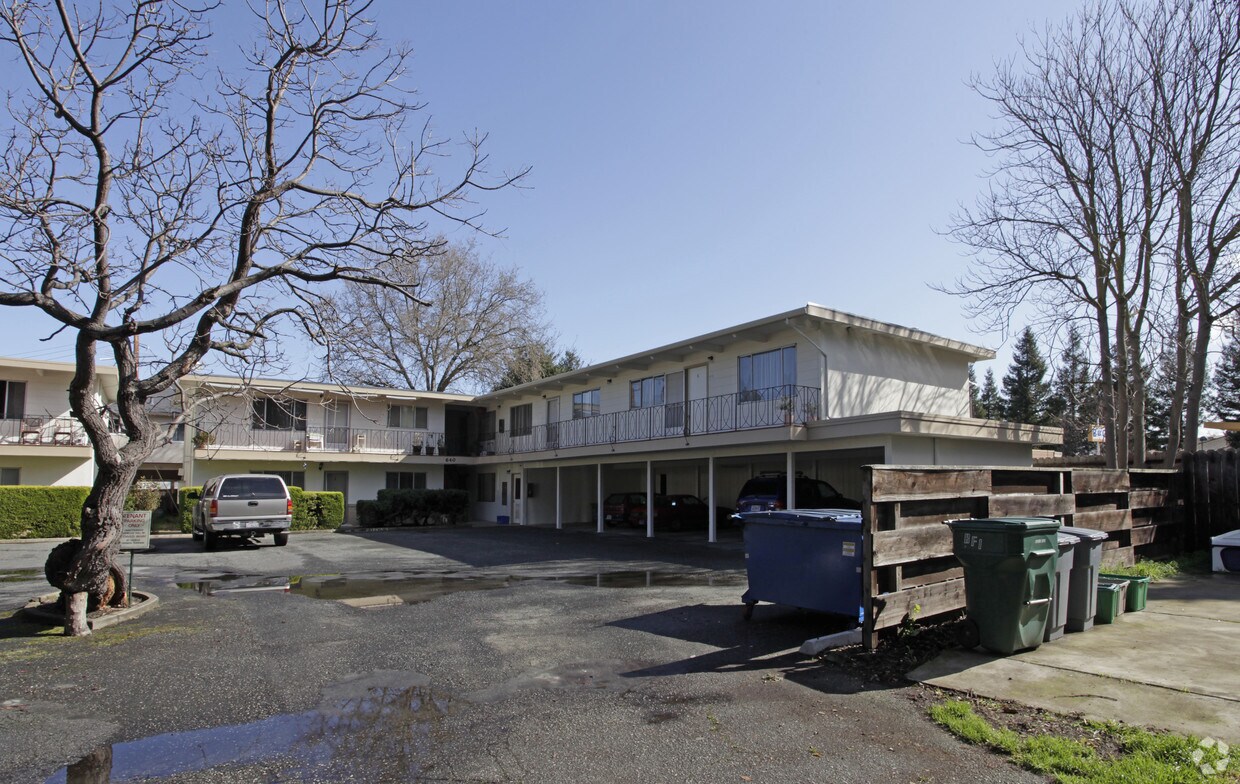 Primary Photo - 640-650 Coleman Ave