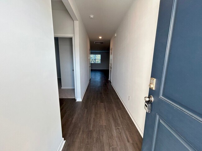 Foto del edificio - 3 bedroom, 2 bathroom single story home ne...