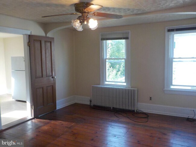 Building Photo - 158 7th St