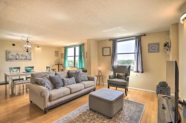 Building Photo - 701 S Madison Ave