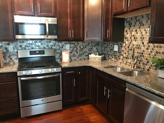 Foto del edificio - 2 Bedroom Renovation near the Hill