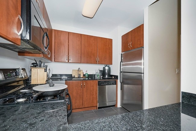 Building Photo - 222 E 34th St