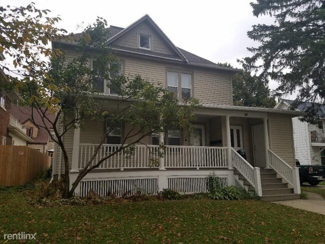 Building Photo - 1 br, 1 bath Townhome - 522 W. Maple Ave.