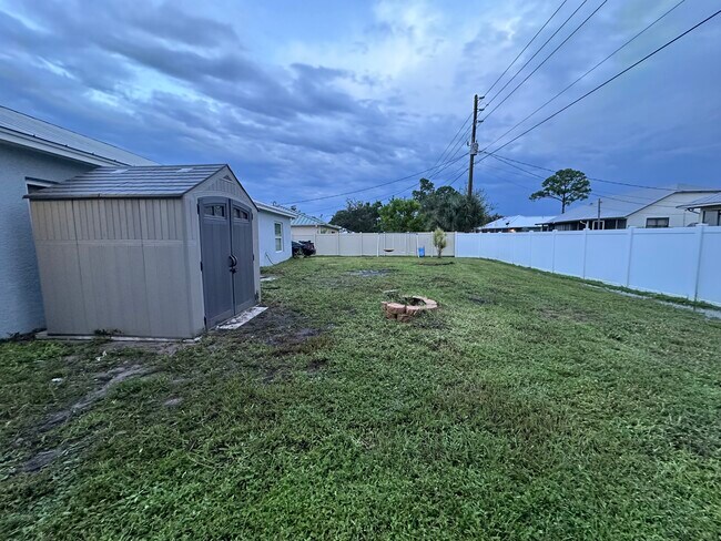 Backyard with storage shed - 1815 17th Ave SW