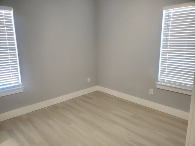 Foto del edificio - 2708 E Vickery Blvd