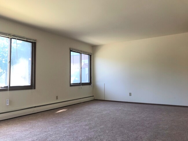 Living Room - 2606-2608 Ardsley Cir