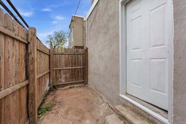 Building Photo - 3BR/1BA Home | North Philly