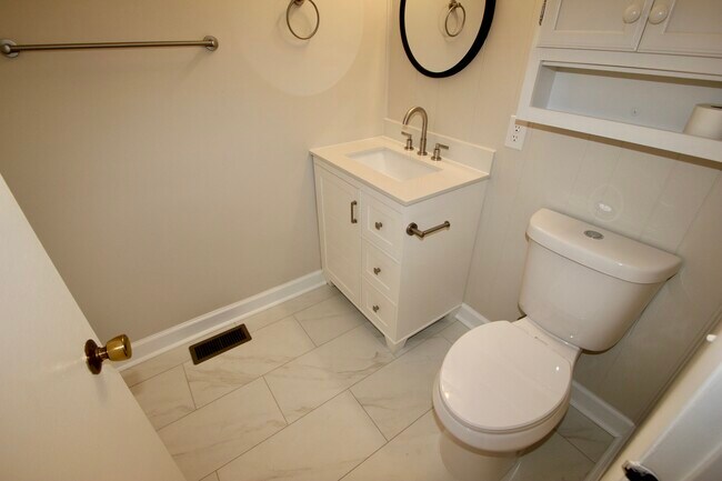 Building Photo - 5617 Rangeley Dr