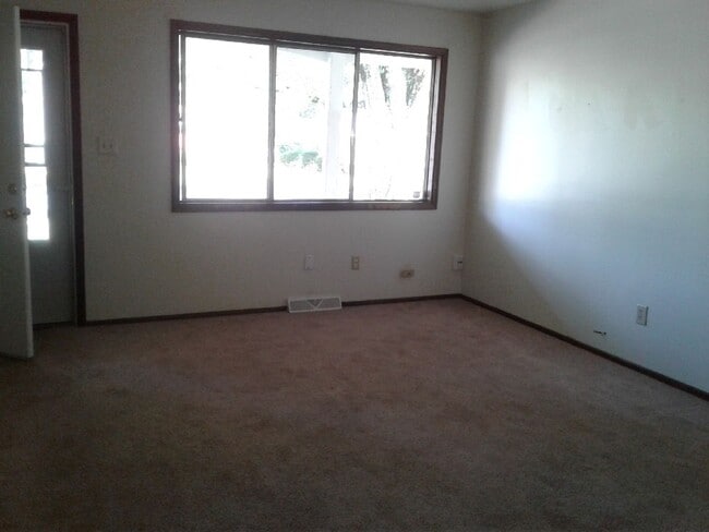 Building Photo - 828 S Harvey Dr
