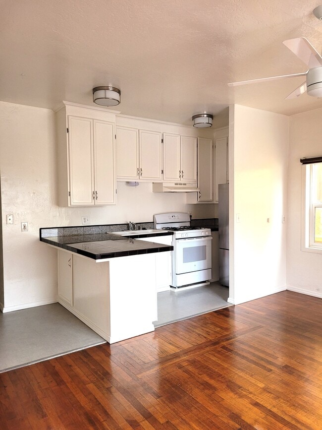 Building Photo - 712 Santa Rita Plz