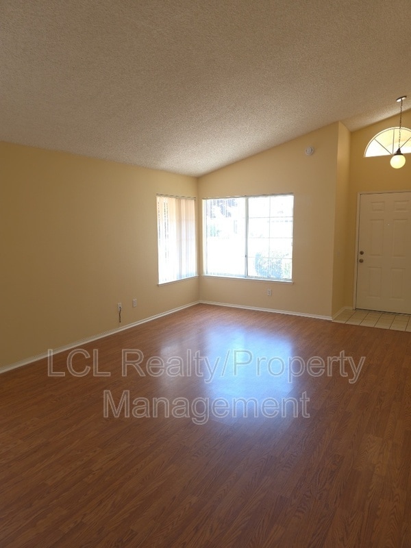 Foto del edificio - 25673 Hillman Ct
