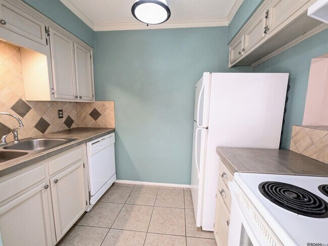 Building Photo - 402 Lee Dr