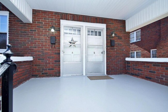 Front Porch/Entrance - 2506 Brandon Avenue