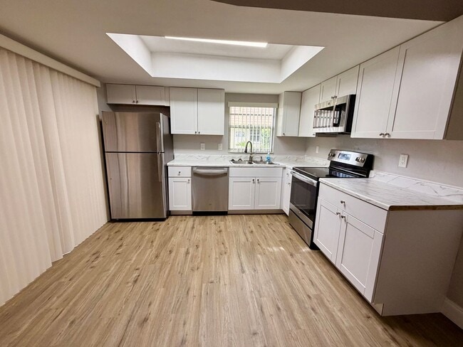 Foto del edificio - 190 Moonstone Ct