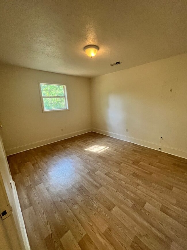 Foto del edificio - HUD Friendly 3 Bed 1 Bath Completely Remod...