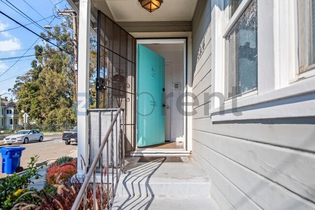 Building Photo - 5914 Mauritania Ave