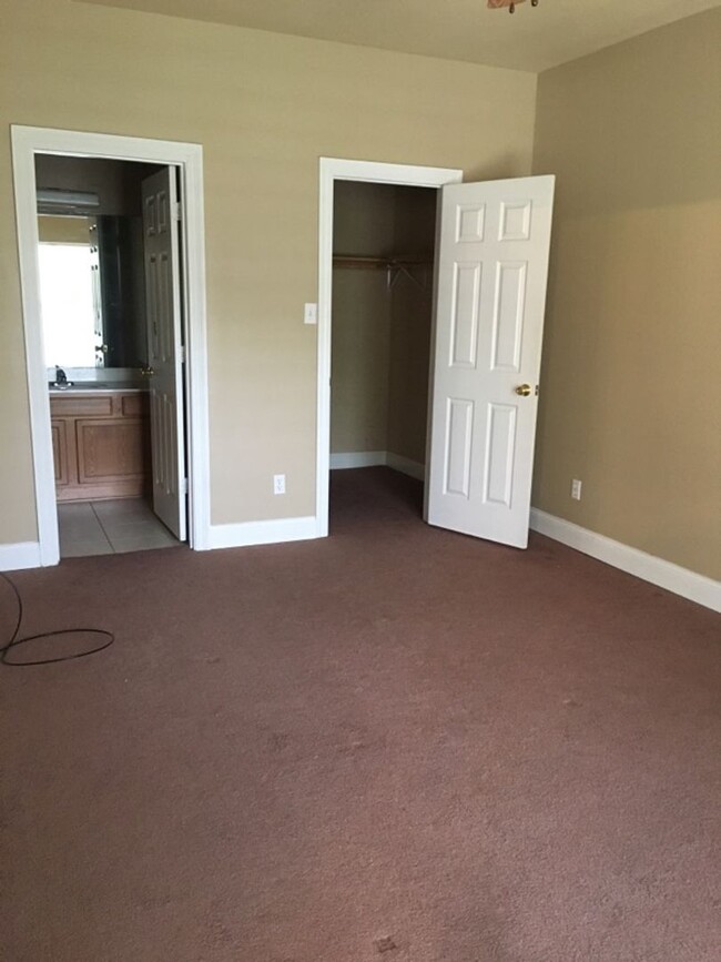 Foto del edificio - 2 bedroom/2 bath condo