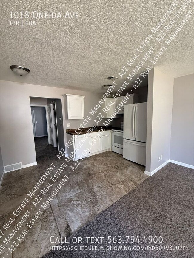 Building Photo - Modern 1 Bedroom in East Davenport- MOVE I...