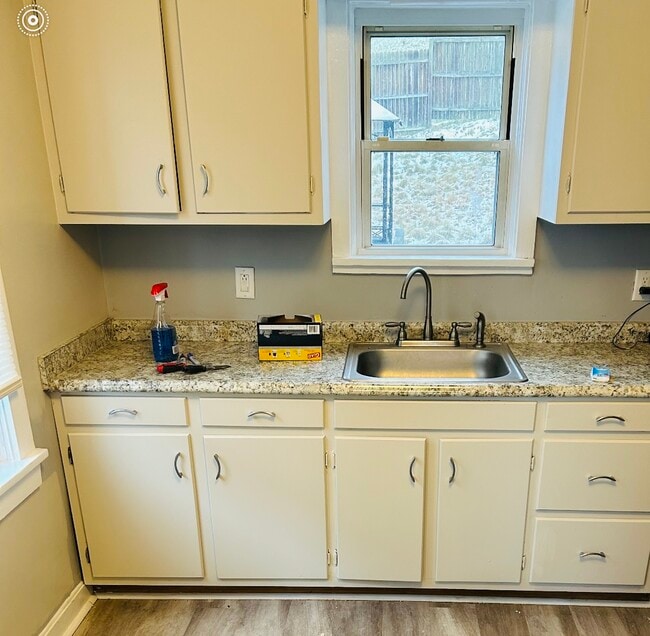 Building Photo - 2807 Homehurst Ave