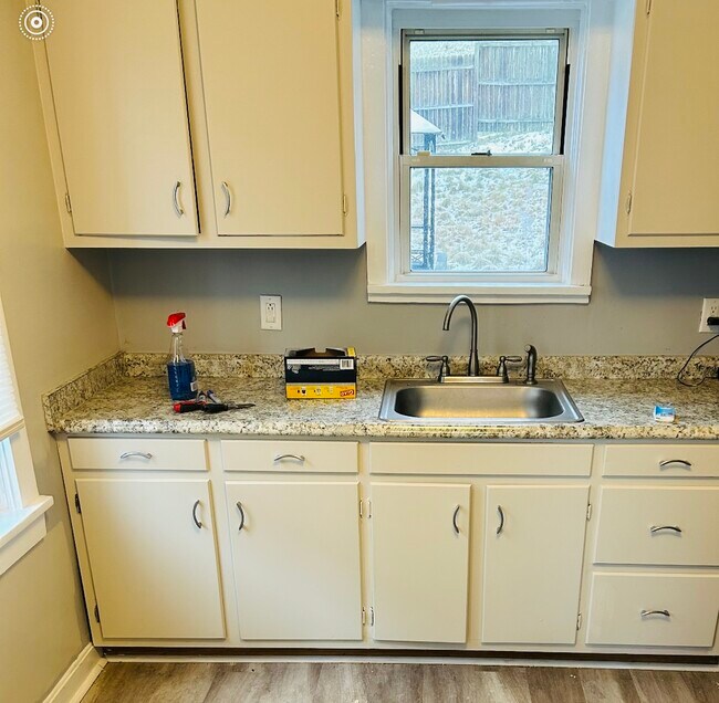 Foto del edificio - 2807 Homehurst Ave