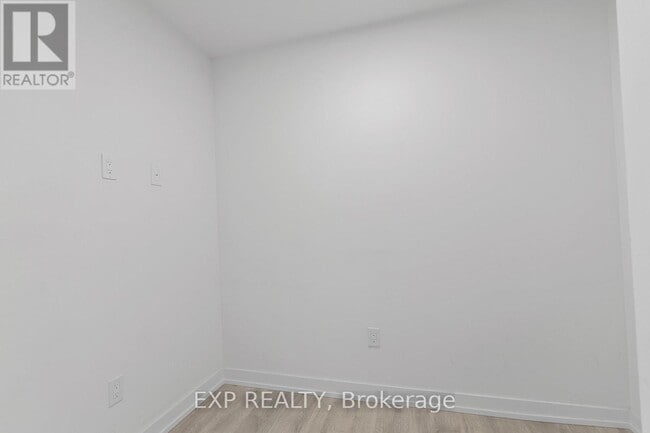 Photo du bâtiment - 2 Augusta Ave