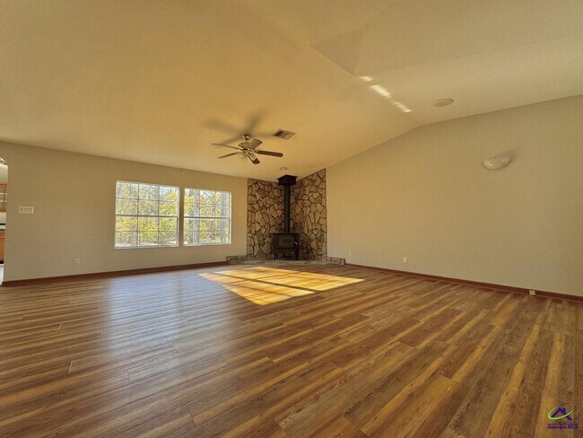 Foto del edificio - 190 Dan Sparrow Rd