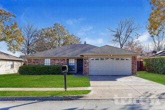 Building Photo - 537 Greenway Dr