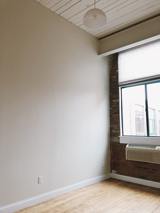Foto del edificio - Loft Style Condo for Rent