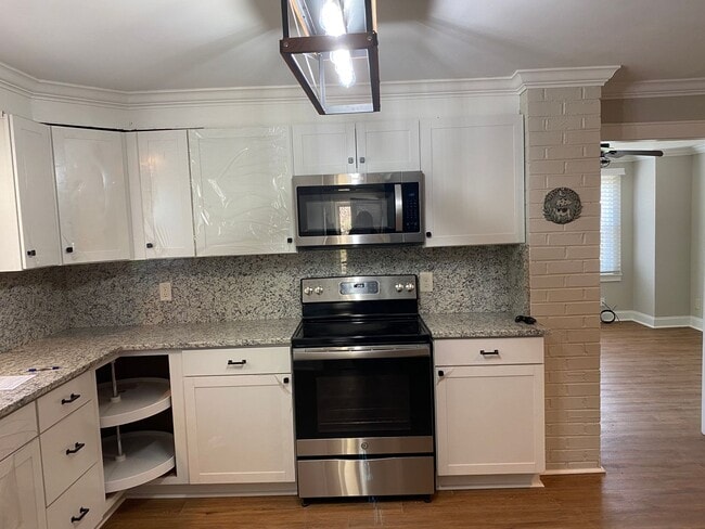 Building Photo - Beautiful 2 Bedroom and 1 Bath house in Bl...