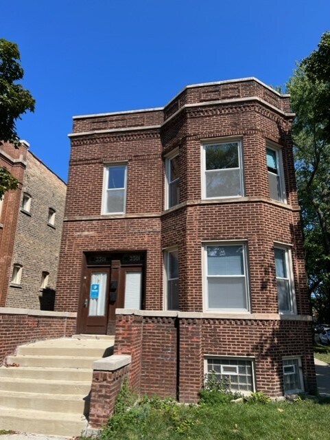 Building Photo - 3501 N Oakley Ave
