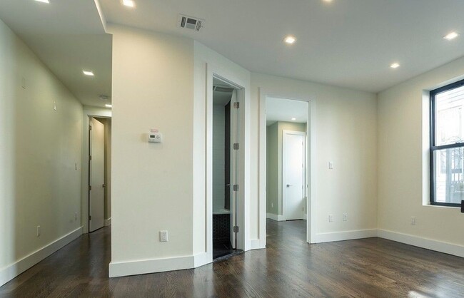 Building Photo - 1027 Belmont Ave