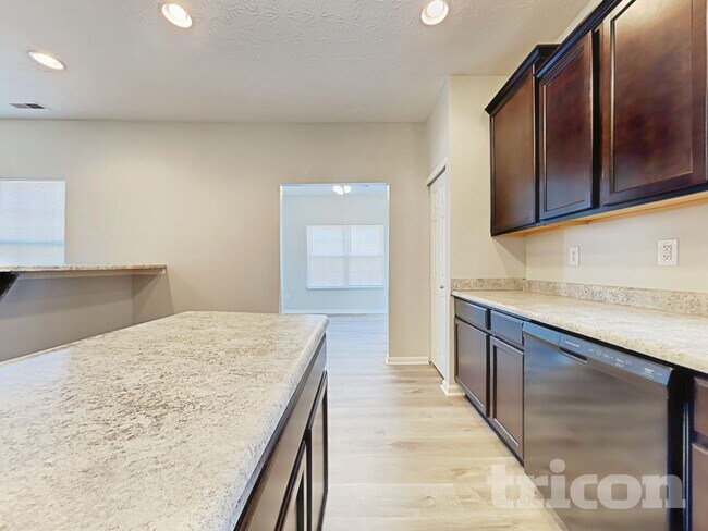 Foto del edificio - 1818 12 Oaks Dr