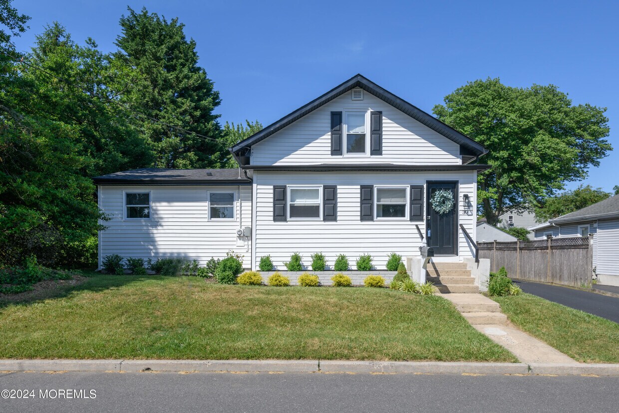 Primary Photo - 30 Simpson Ave