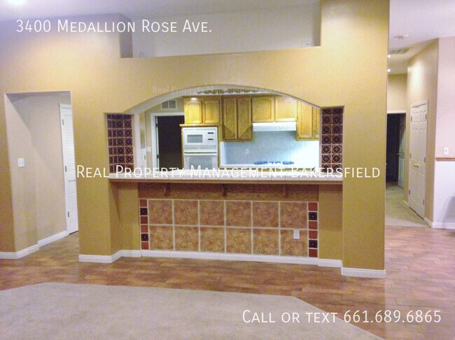 Foto del edificio - 3400 Medallion Rose Ave