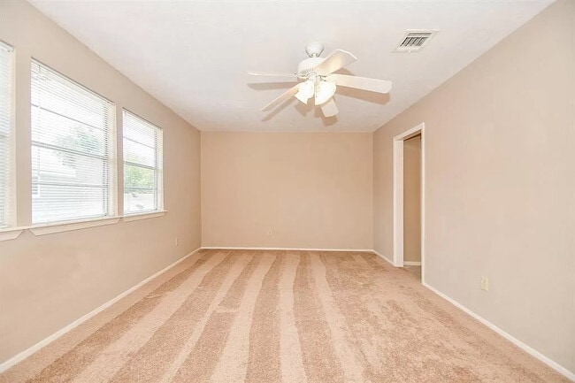 Building Photo - 10807 Sugar Hill Dr