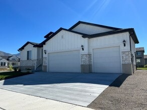 Building Photo - 881 W Sagewood Dr