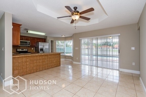 Foto del edificio - NOW AVAILABLE! 15753 Sw 43Rd St, Miami, FL...