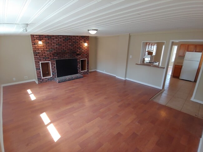 Building Photo - 211 Sauk Trail