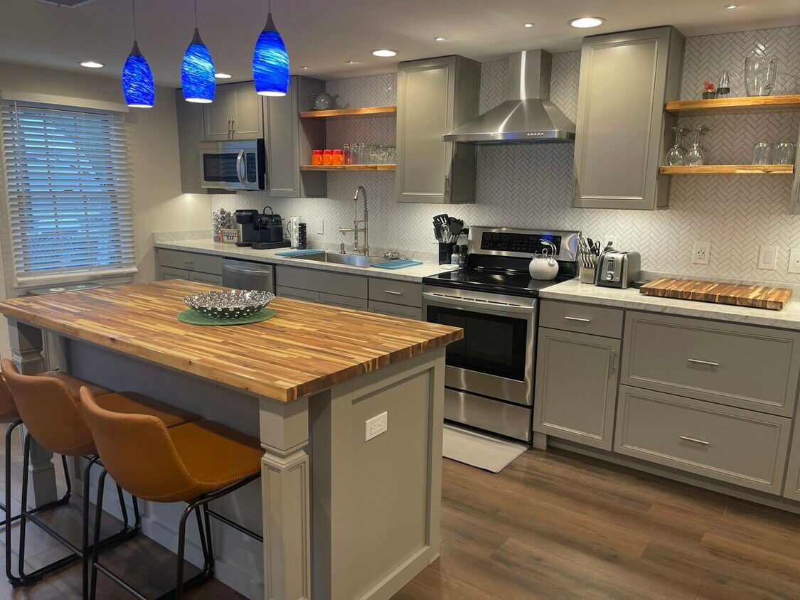 60 Rugg Rd Unit A, Sterling, MA 01564 Room for Rent in Sterling, MA