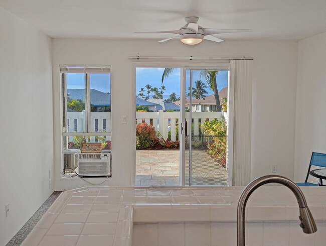 Building Photo - Ground floor 3 bedroom 2 bath with ocean v...