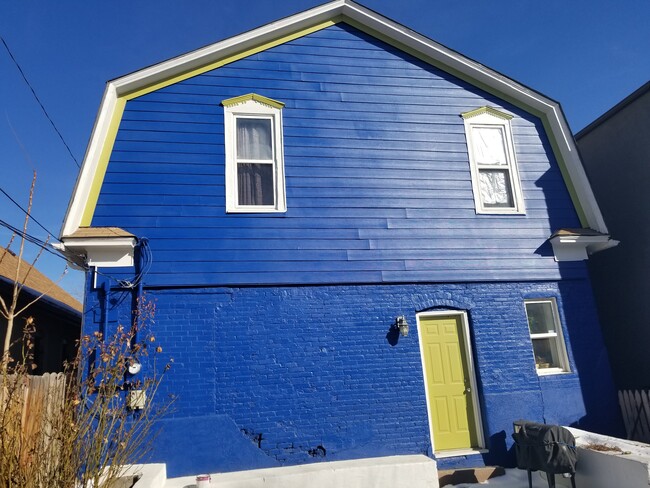 Building Photo - 923 Lipan St