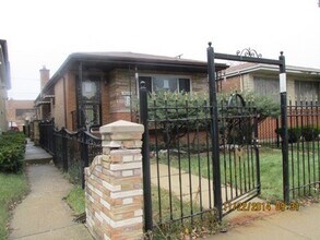 Building Photo - 8840 S Halsted St