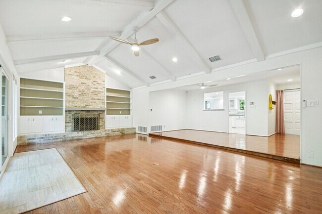 Building Photo - 2505 Comburg Castle Way