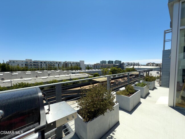 Building Photo - 4080 Glencoe Ave